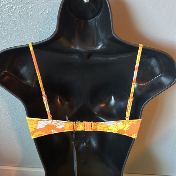 Orange floral Cheeky coverage bottom with top swimsuit set. - Picture 5 of 12